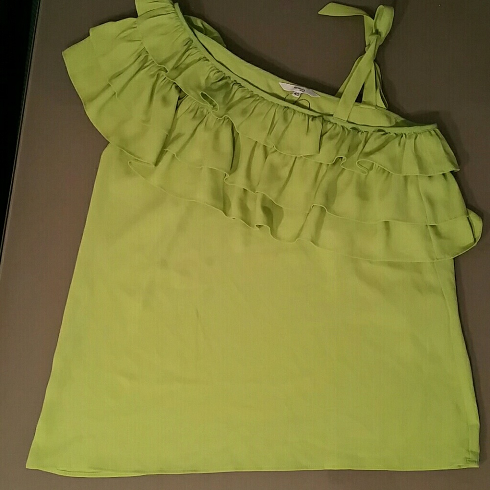 Formula Joven Women's One Shoulder Ruffle Blouse